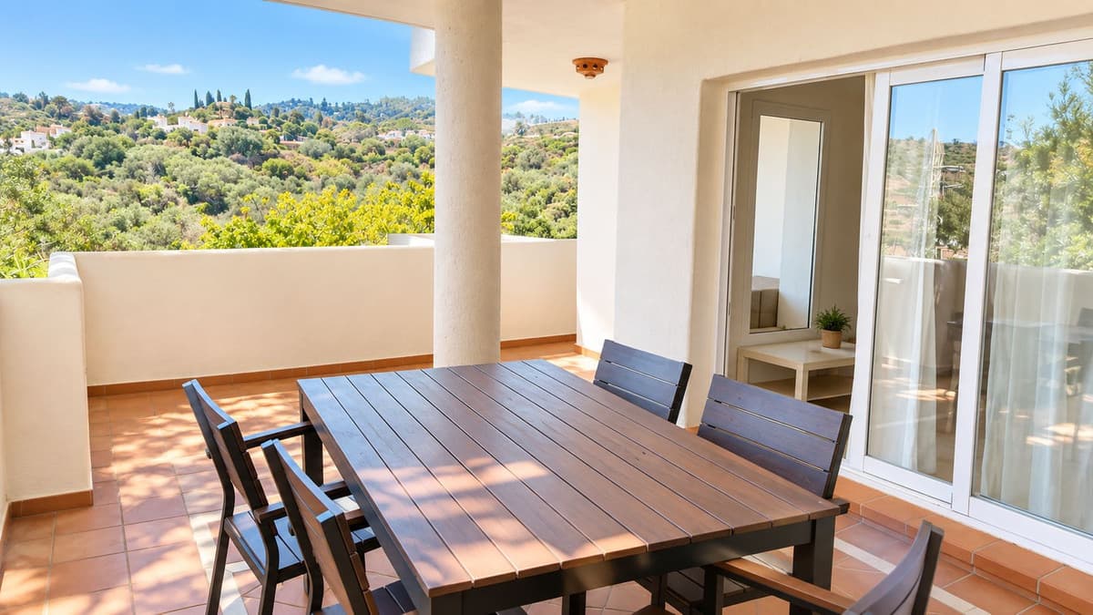 Middle Floor Apartment in Elviria — photo 1 of 9