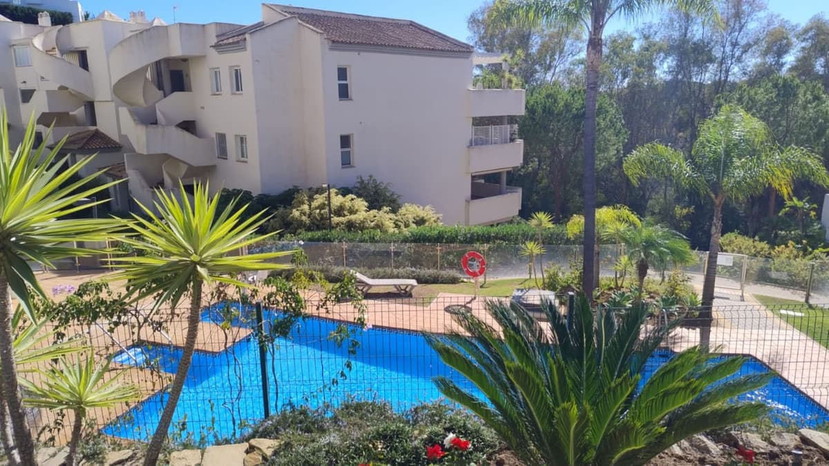 Middle Floor Apartment in Elviria — photo 6 of 9