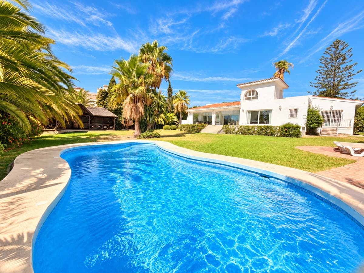 Detached Villa in El Paraiso — photo 2 of 10
