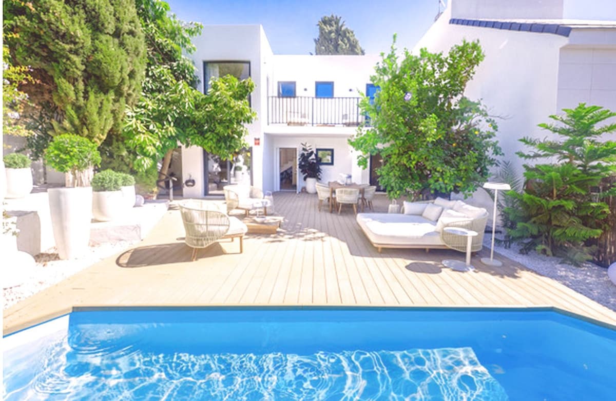 Semi-Detached House in Los Pacos — photo 1 of 10