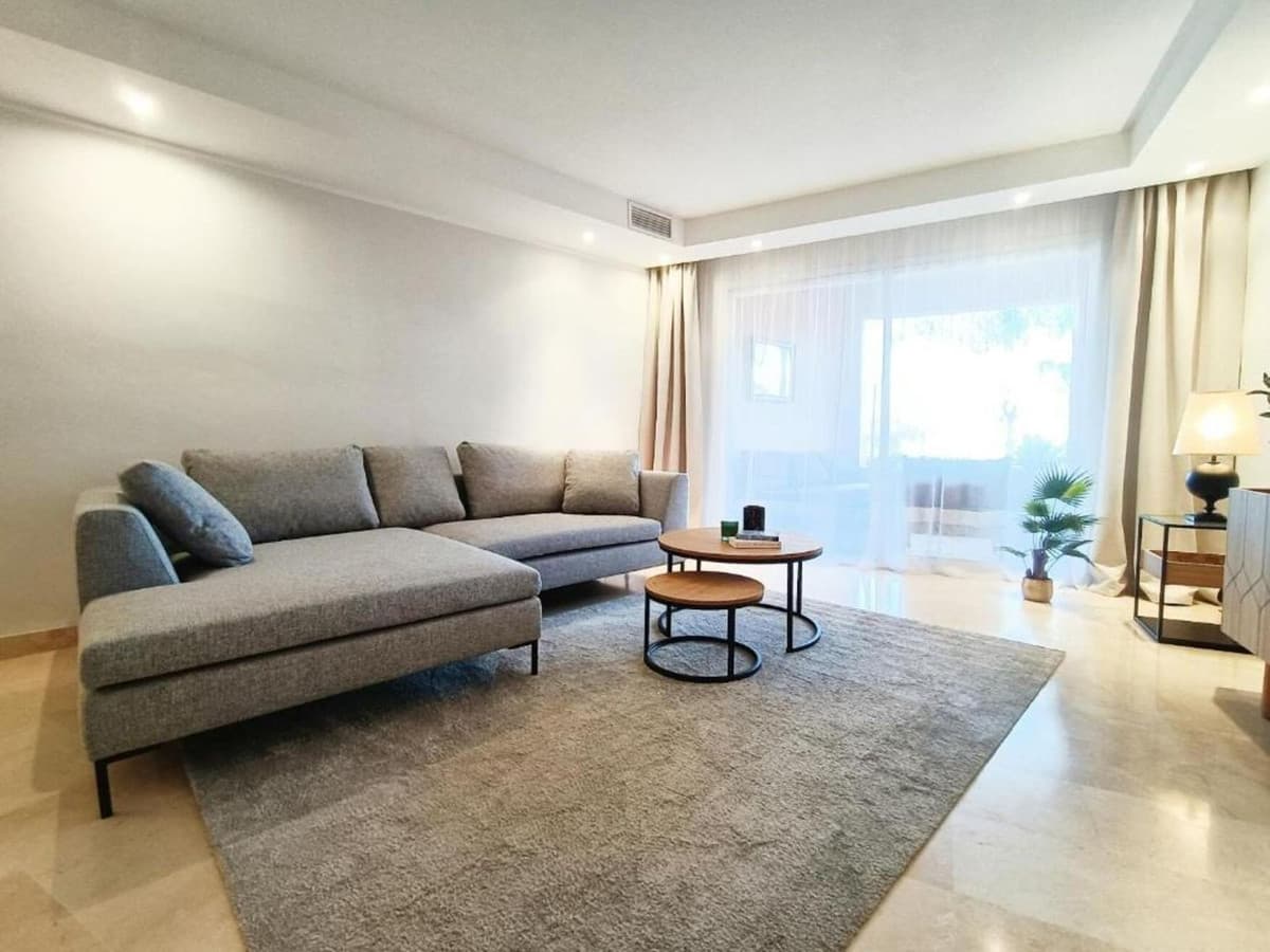 Middle Floor Apartment in The Golden Mile — photo 5 of 10