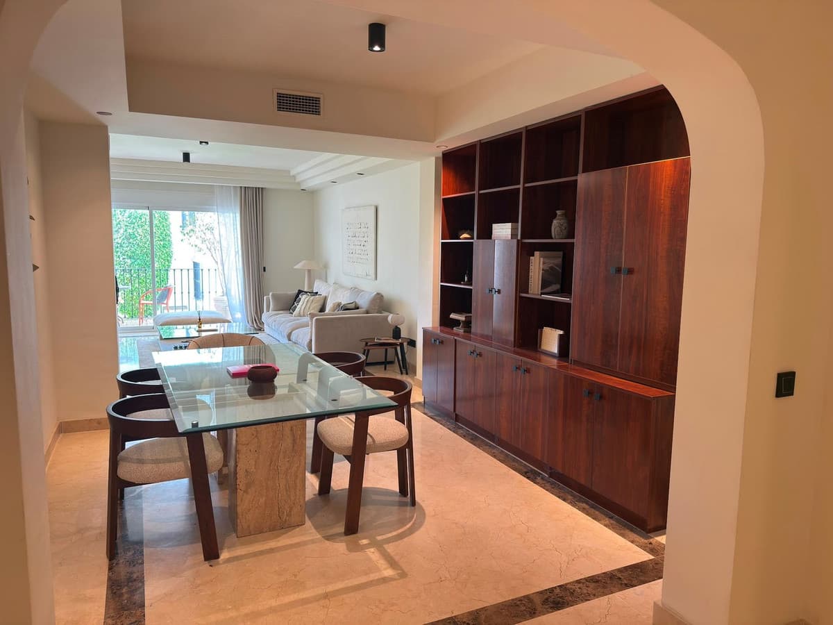 Middle Floor Apartment in Sierra Blanca — photo 8 of 10