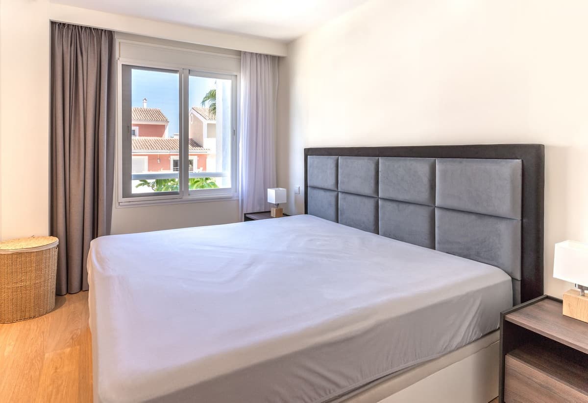 Middle Floor Apartment in Estepona — photo 8 of 10