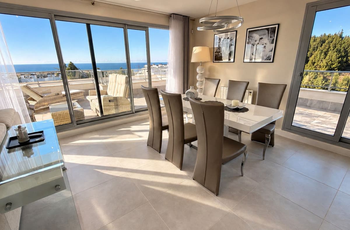 Penthouse in Las Lagunas — photo 1 of 10