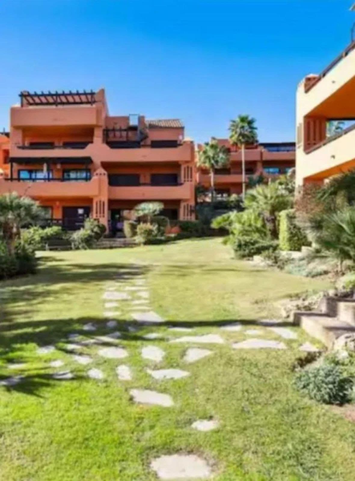 Ground Floor Apartment in Estepona — photo 1 of 10