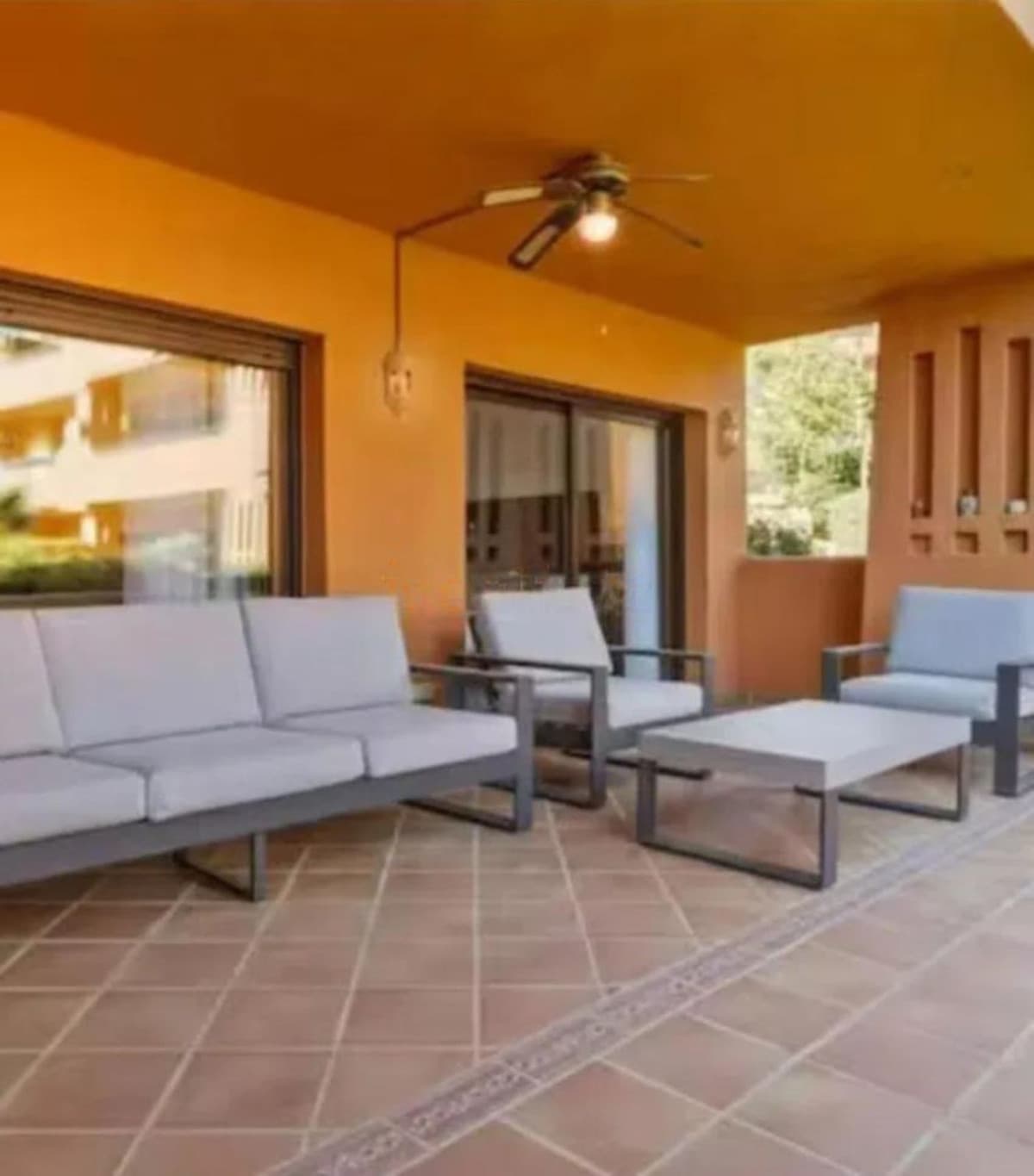 Ground Floor Apartment in Estepona — photo 3 of 10
