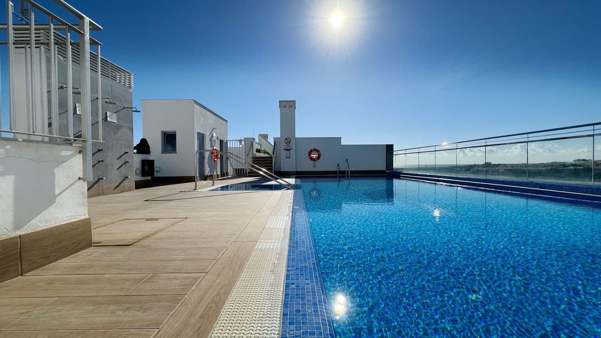 Middle Floor Apartment in Nueva Andalucía — photo 1 of 10
