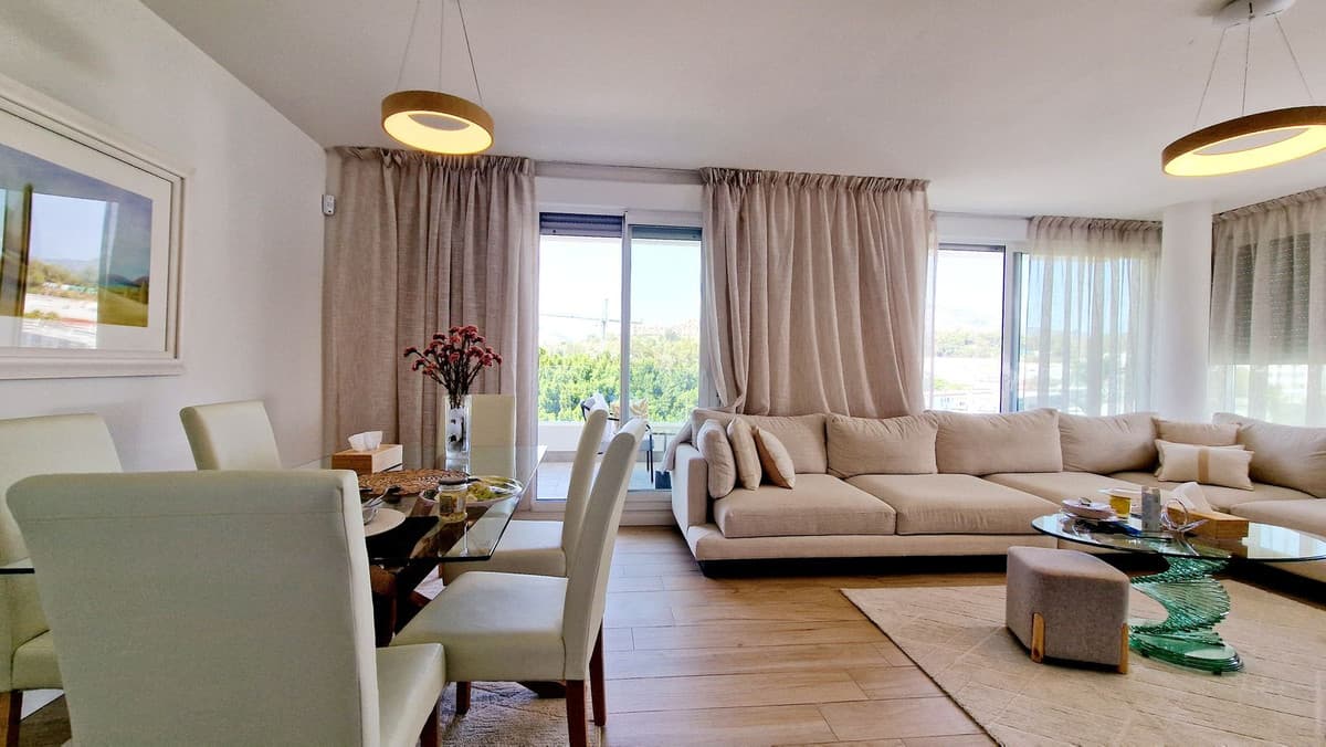 Middle Floor Apartment in Nueva Andalucía — photo 4 of 10