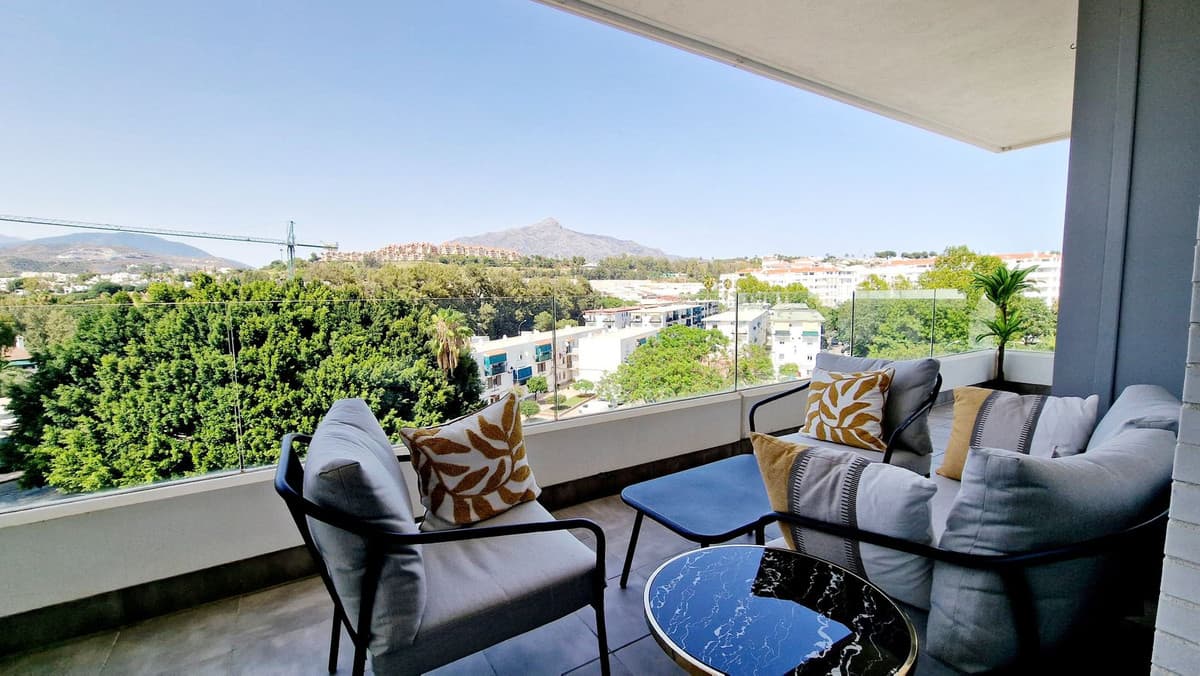 Middle Floor Apartment in Nueva Andalucía — photo 7 of 10