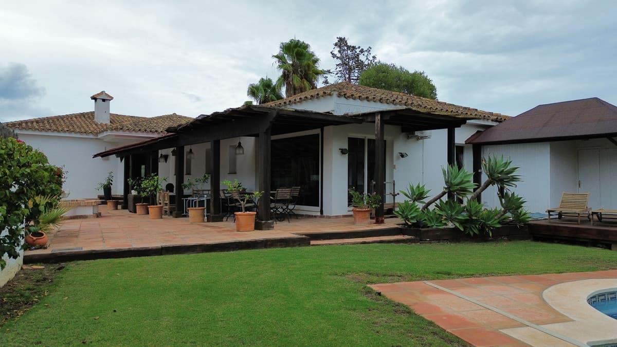 Detached Villa in Sotogrande Costa — photo 3 of 10