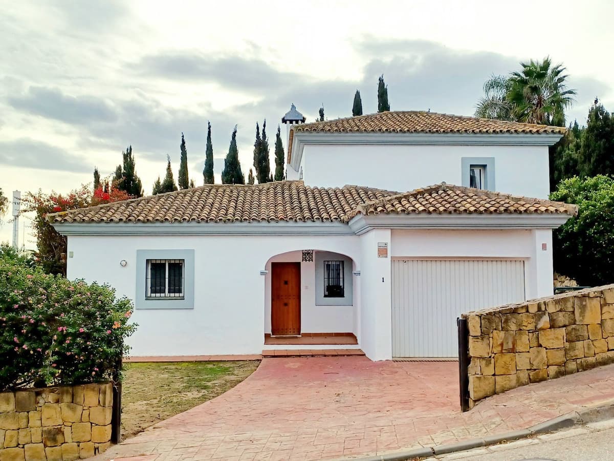 Detached Villa in La Alcaidesa — photo 1 of 10