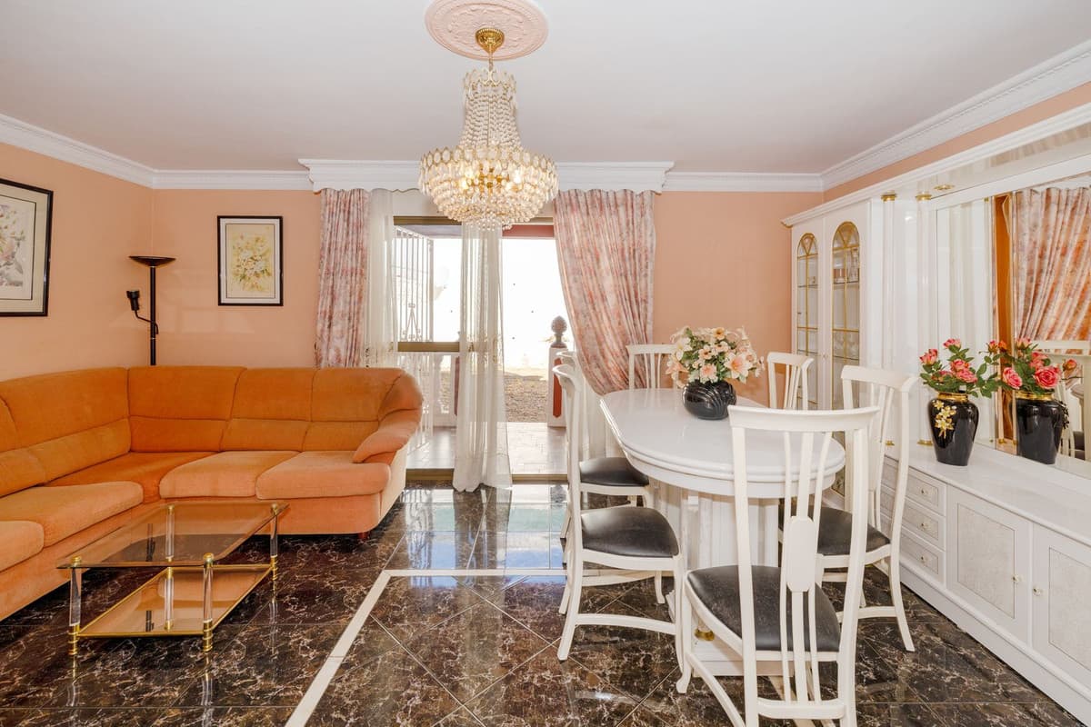 Townhouse in Marbella — photo 1 of 10