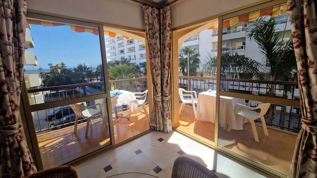 Middle Floor Apartment in Fuengirola — photo 1 of 10