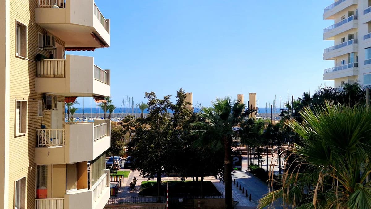 Middle Floor Apartment in Fuengirola — photo 2 of 10