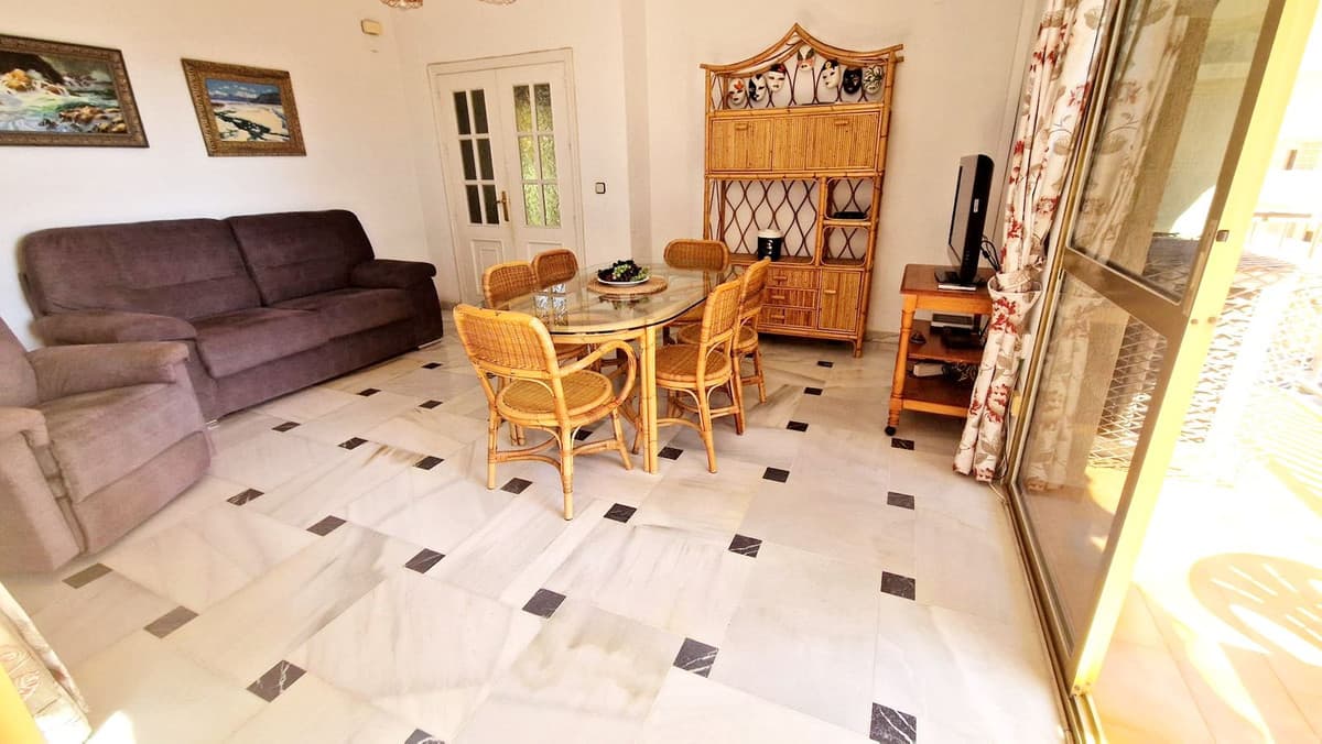 Middle Floor Apartment in Fuengirola — photo 7 of 10