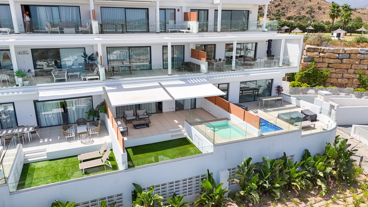Middle Floor Apartment in Calanova Golf — photo 2 of 10