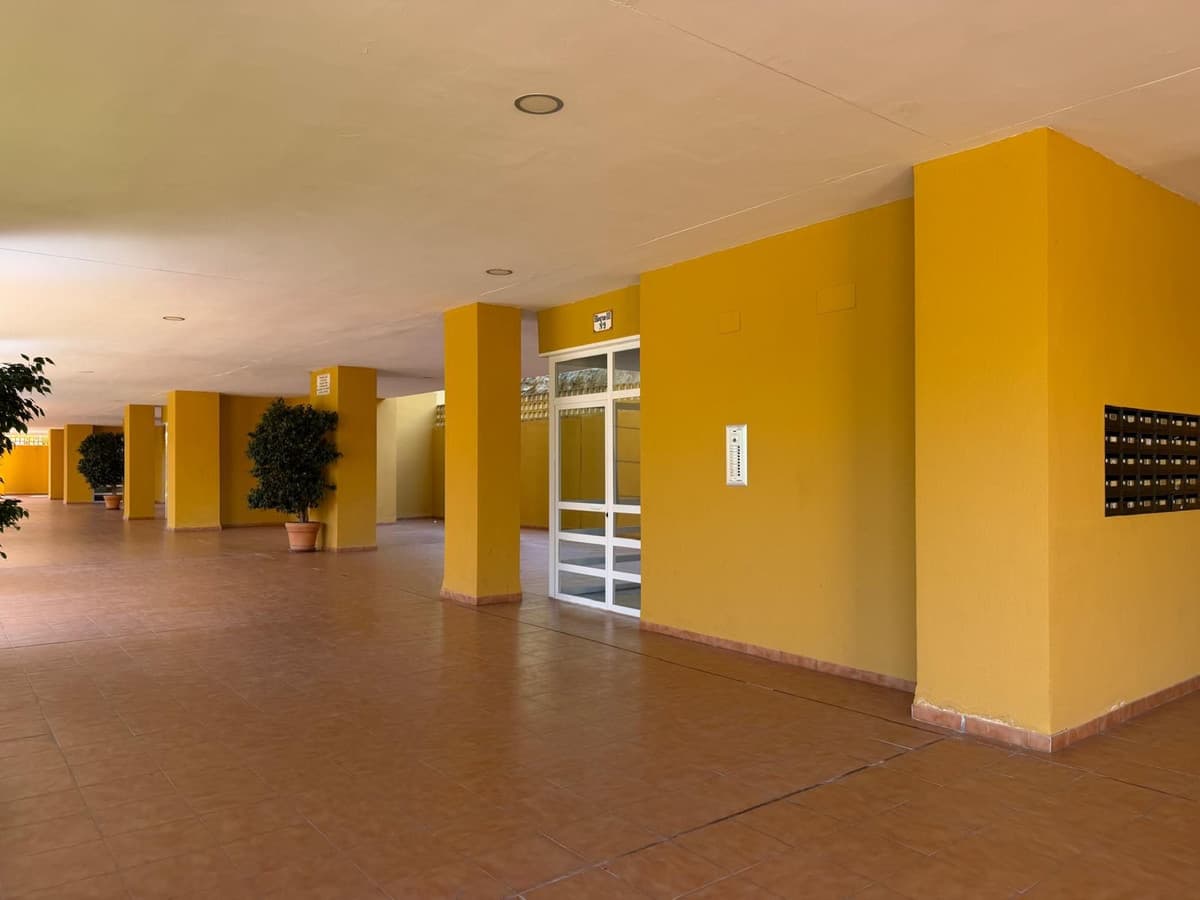 Middle Floor Apartment in Estepona — photo 6 of 10