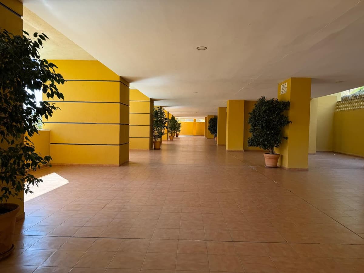 Middle Floor Apartment in Estepona — photo 7 of 10
