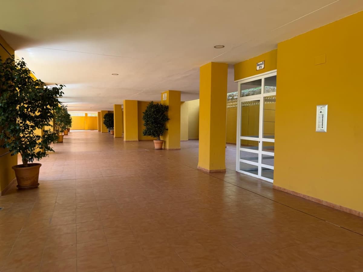 Middle Floor Apartment in Estepona — photo 8 of 10