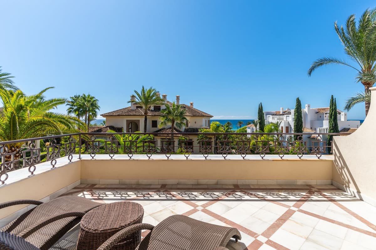 Middle Floor Apartment in Los Monteros — photo 1 of 10