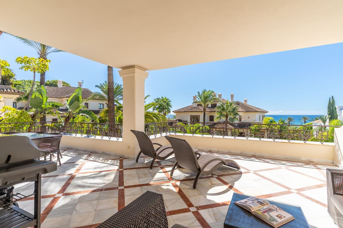 Middle Floor Apartment in Los Monteros — photo 5 of 10