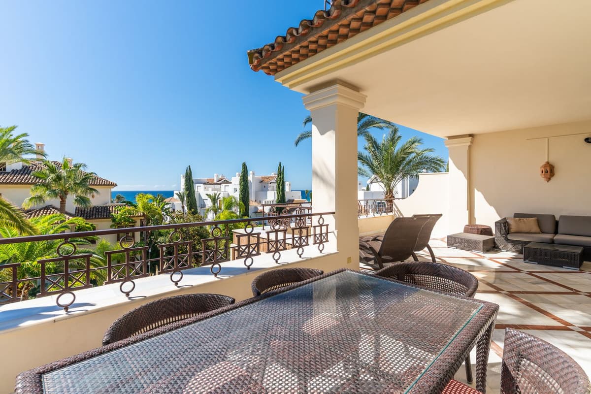 Middle Floor Apartment in Los Monteros — photo 6 of 10