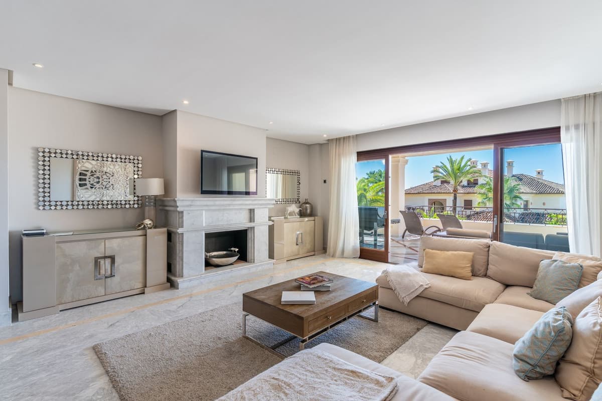 Middle Floor Apartment in Los Monteros — photo 8 of 10