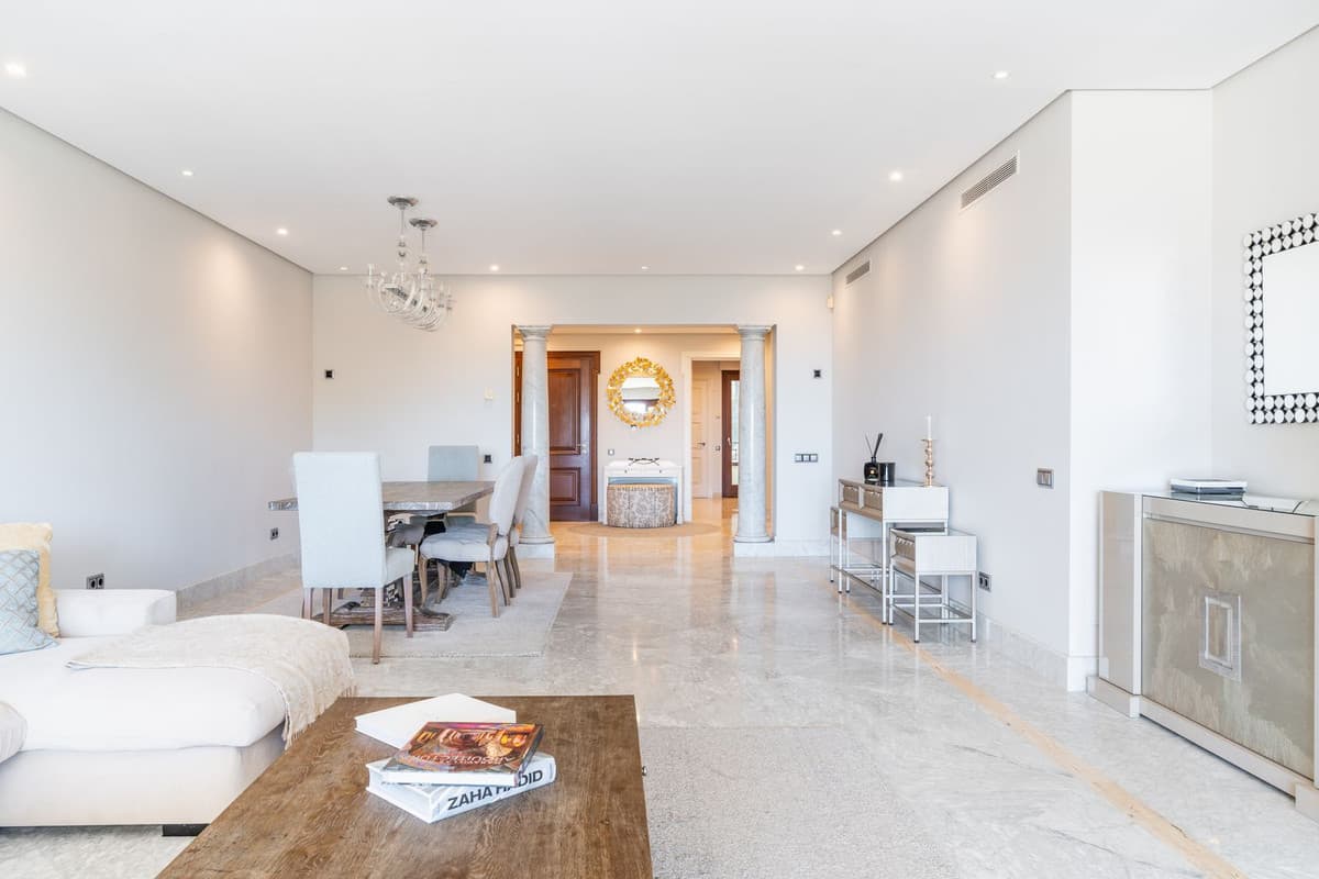 Middle Floor Apartment in Los Monteros — photo 9 of 10
