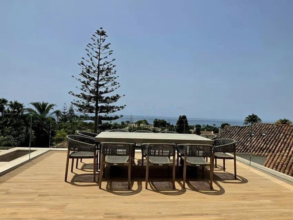 Detached Villa in Los Monteros — photo 1 of 10