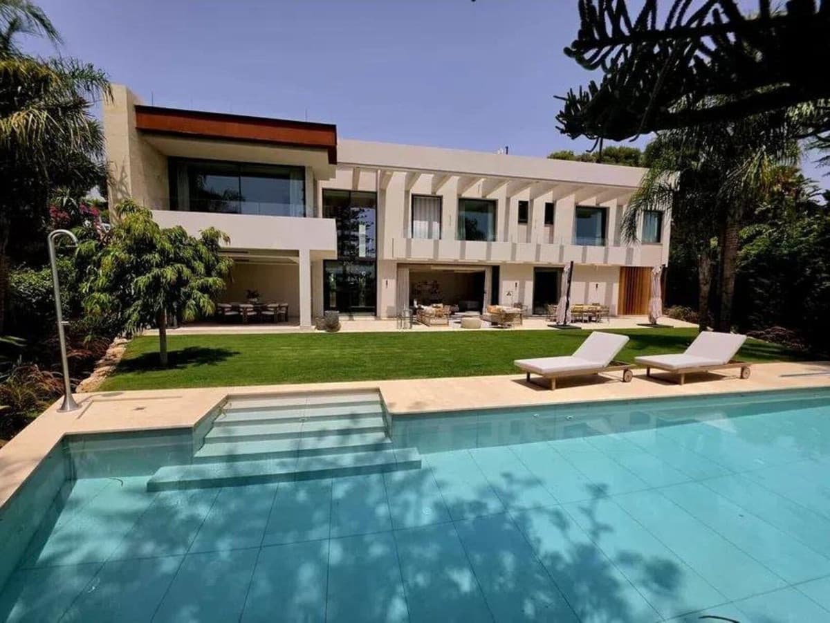 Detached Villa in Los Monteros — photo 2 of 10