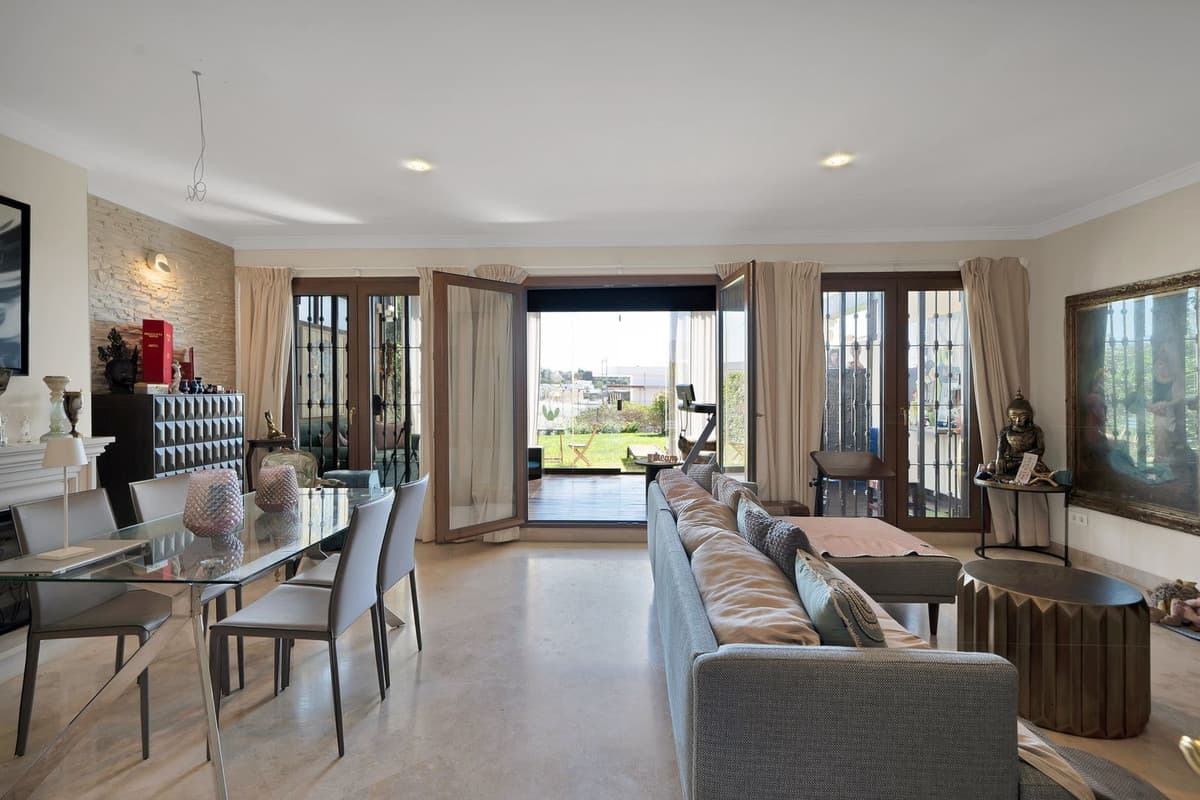 Townhouse in Estepona — photo 1 of 10