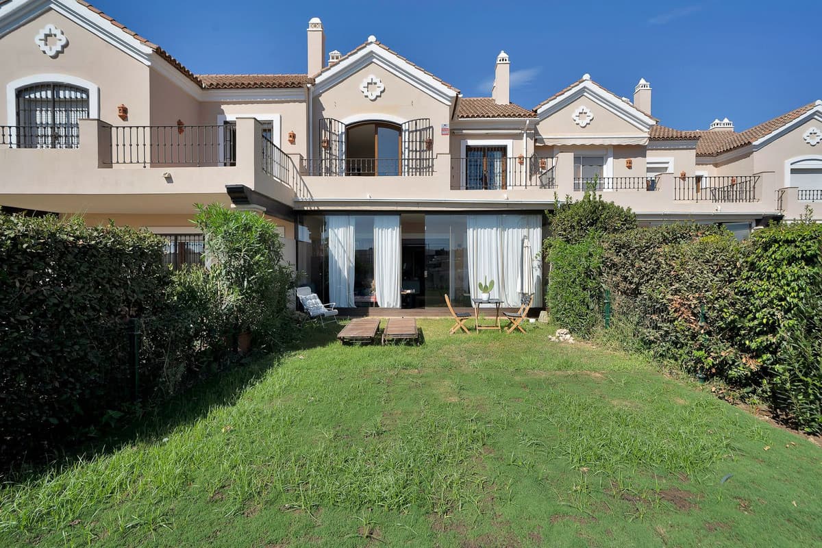 Townhouse in Estepona — photo 2 of 10
