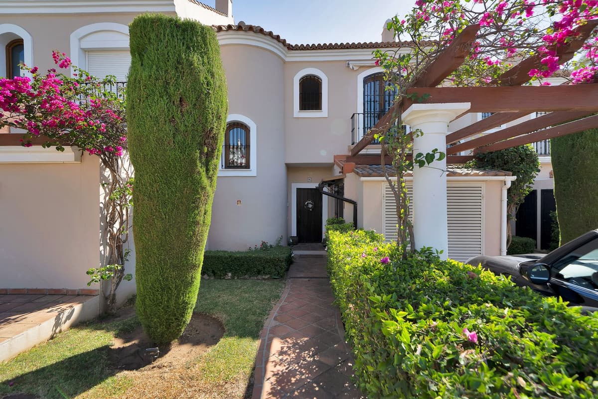 Townhouse in Estepona — photo 5 of 10