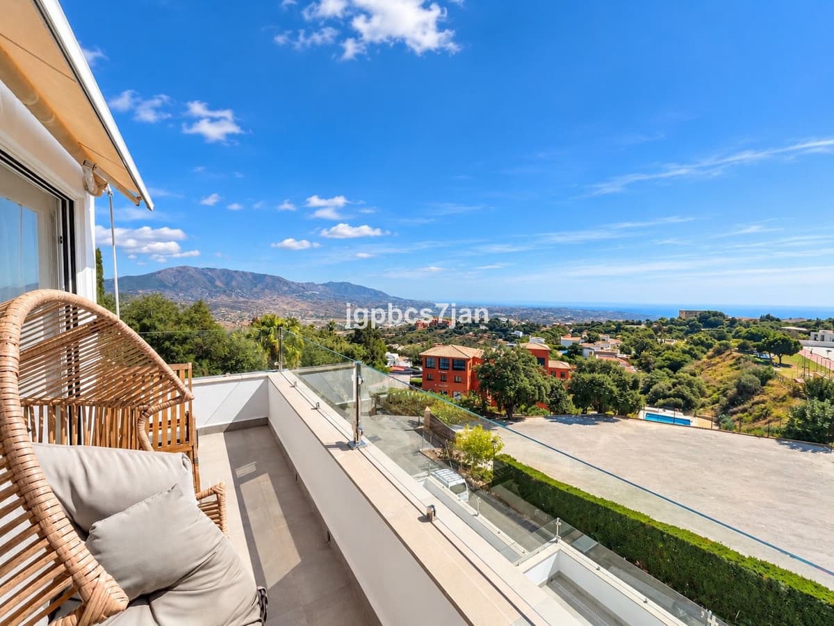 Semi-Detached House in La Mairena — photo 2 of 10