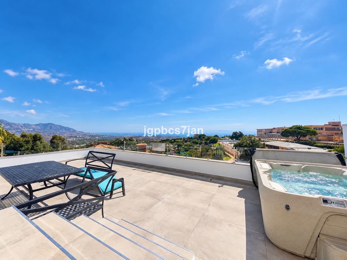 Semi-Detached House in La Mairena — photo 3 of 10