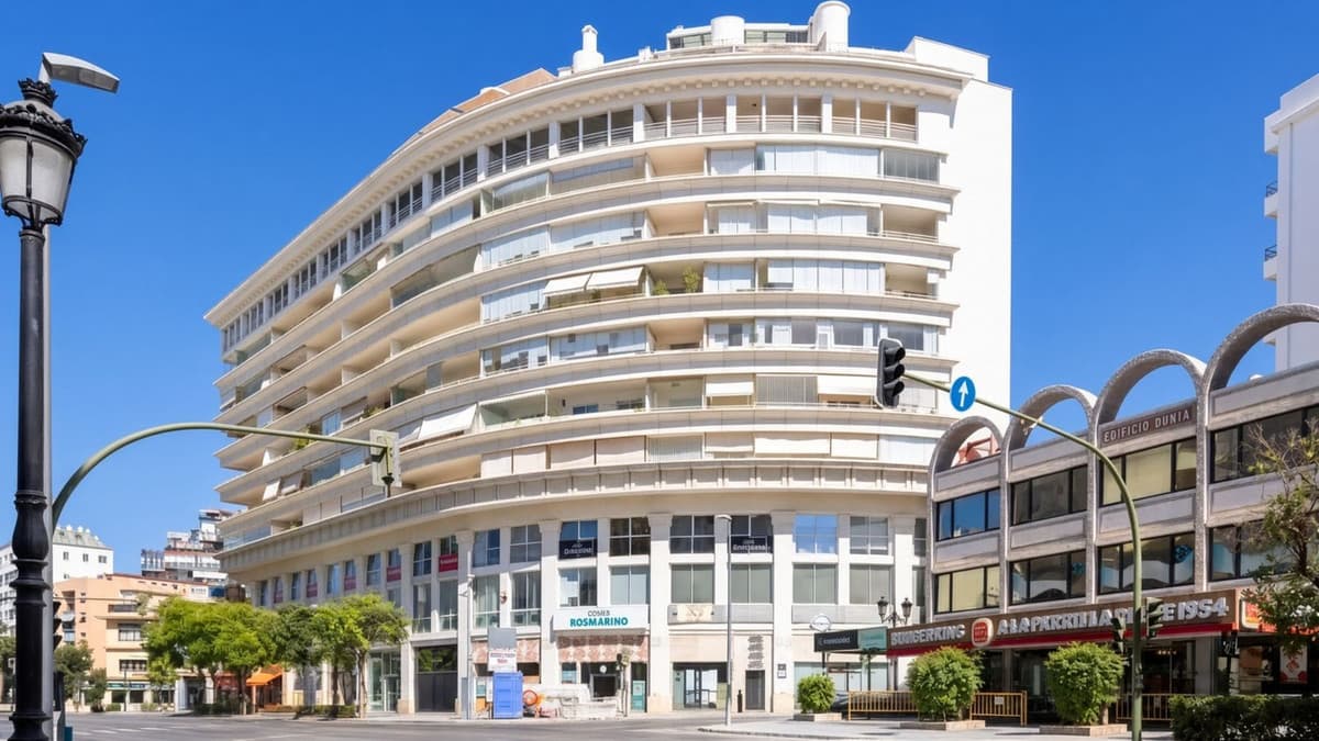 Middle Floor Apartment in Marbella — photo 1 of 10