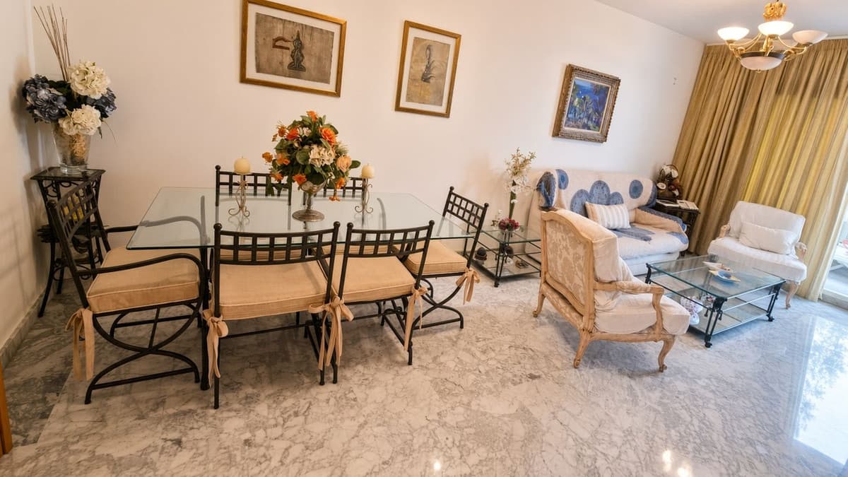 Middle Floor Apartment in Marbella — photo 5 of 10