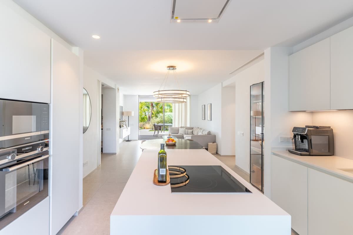 Ground Floor Apartment in Benahavís — photo 9 of 10