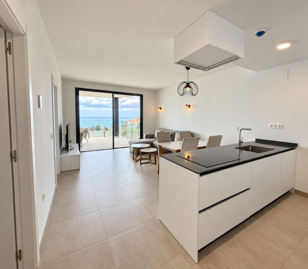 Middle Floor Apartment in Higueron — photo 3 of 10