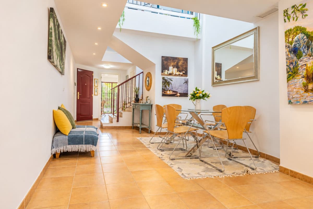 Townhouse in La Alcaidesa — photo 2 of 10