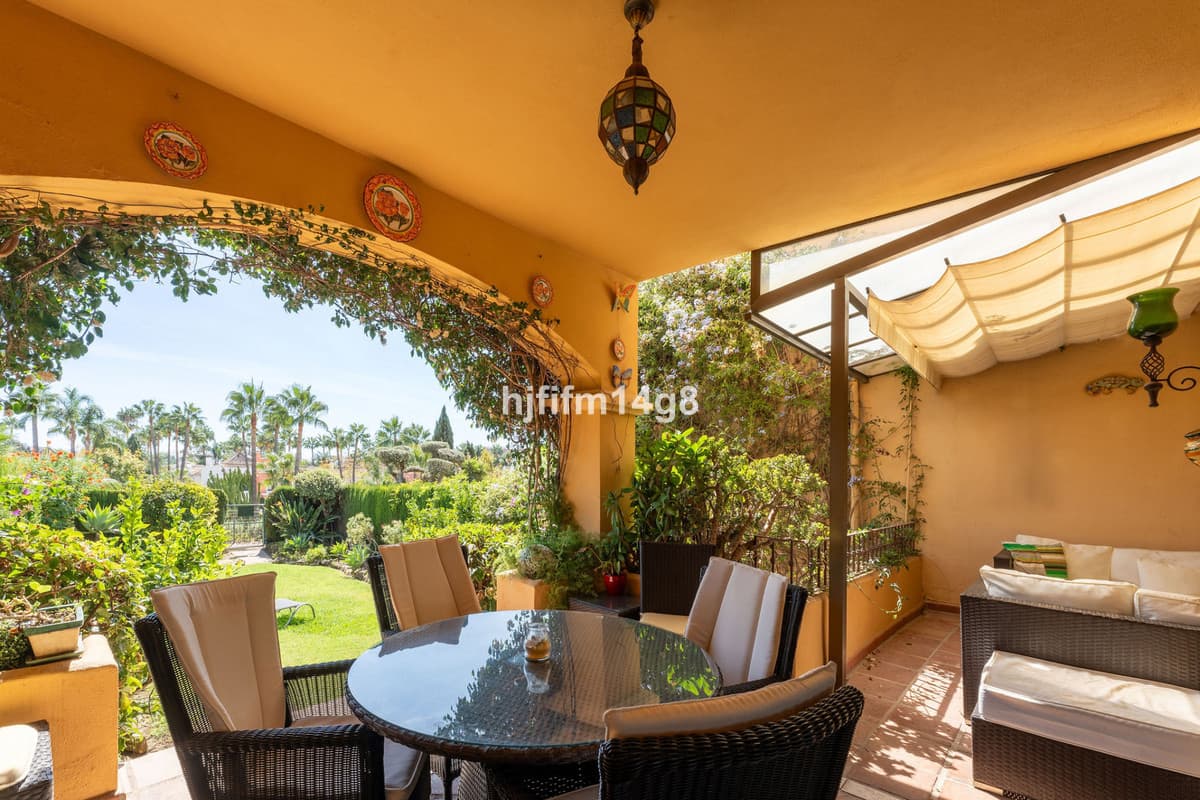 Townhouse in Nueva Andalucía — photo 2 of 10
