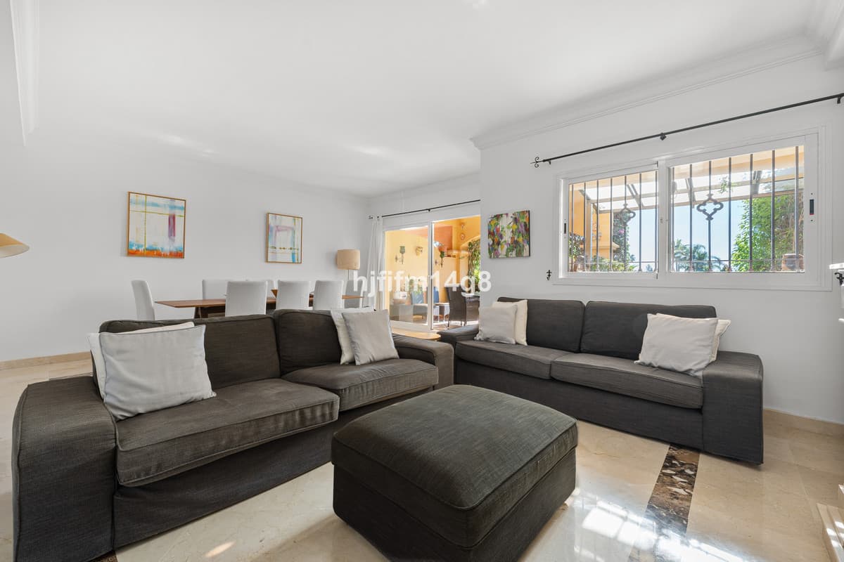 Townhouse in Nueva Andalucía — photo 7 of 10