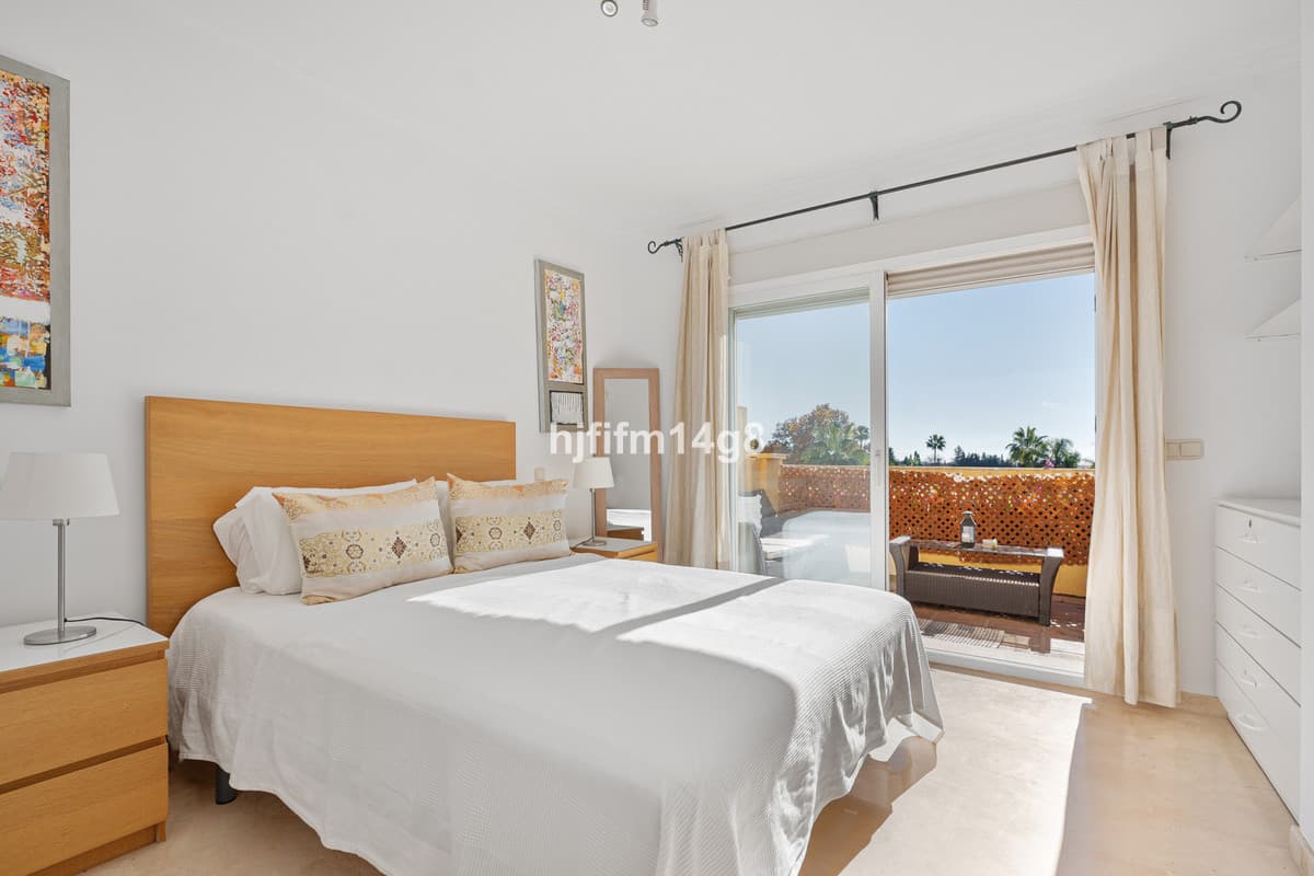 Townhouse in Nueva Andalucía — photo 9 of 10