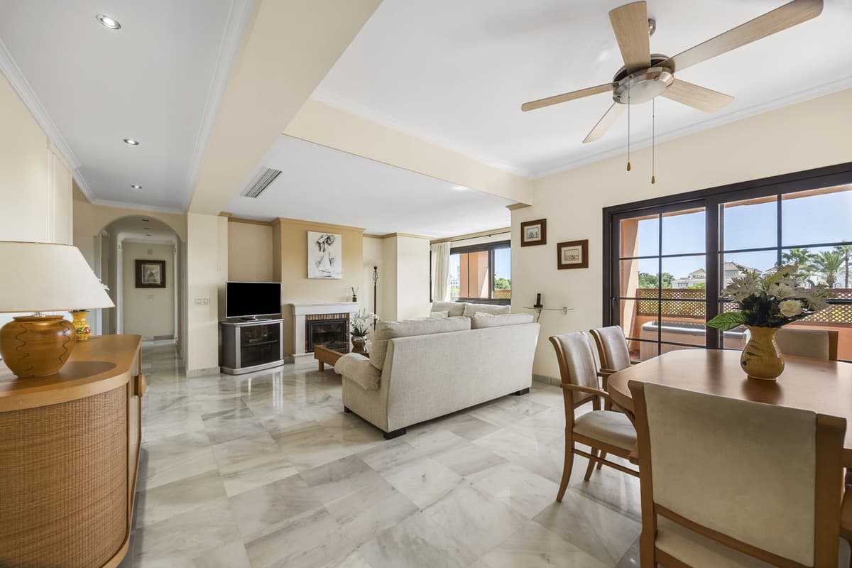 Penthouse Duplex in Estepona — photo 2 of 10