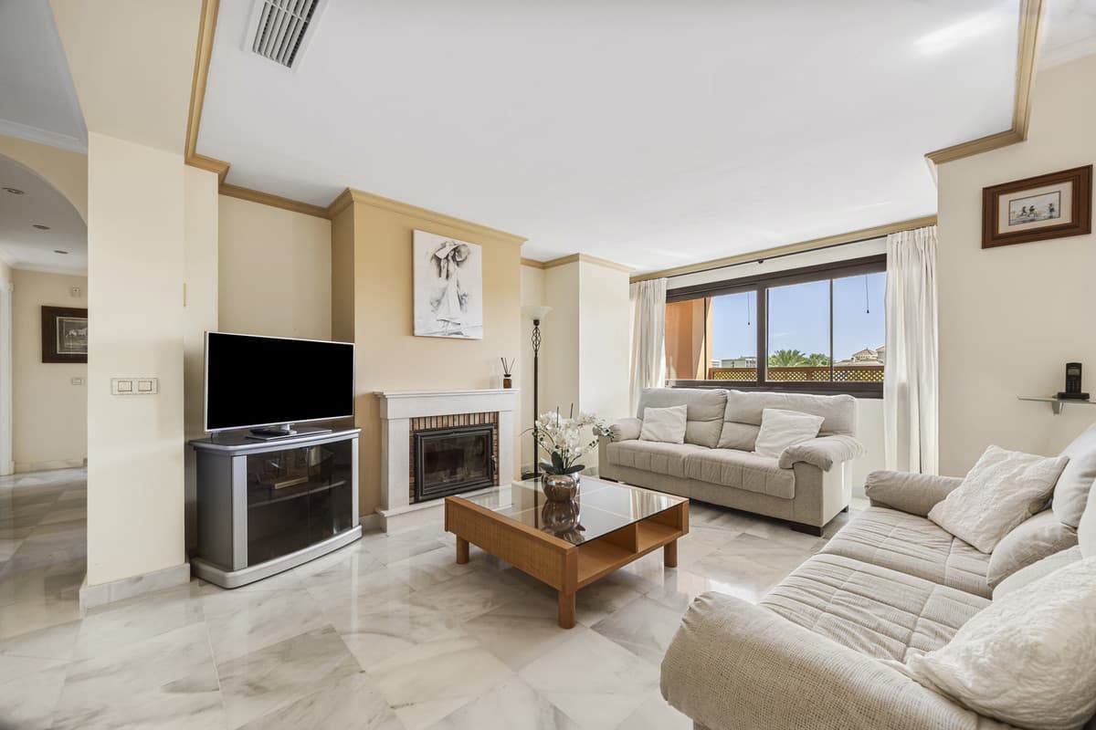 Penthouse Duplex in Estepona — photo 4 of 10