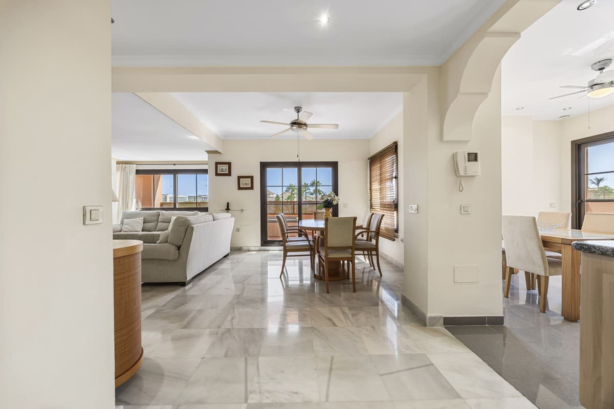 Penthouse Duplex in Estepona — photo 5 of 10