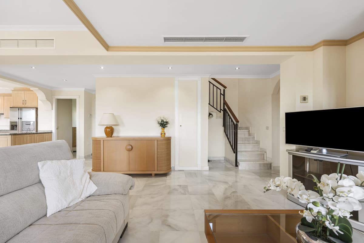 Penthouse Duplex in Estepona — photo 6 of 10