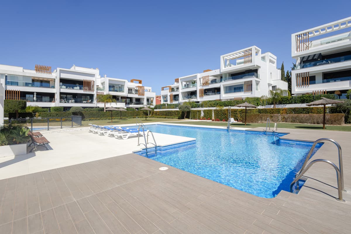 Middle Floor Apartment in Estepona — photo 9 of 10