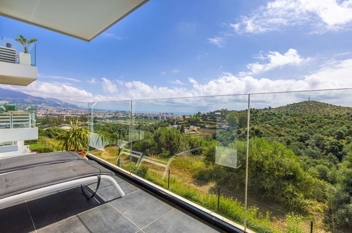Middle Floor Apartment in Mijas Costa — photo 1 of 10