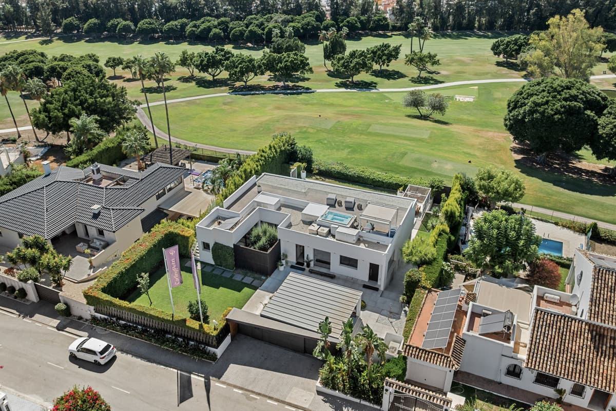 Detached Villa in Nueva Andalucía — photo 2 of 10